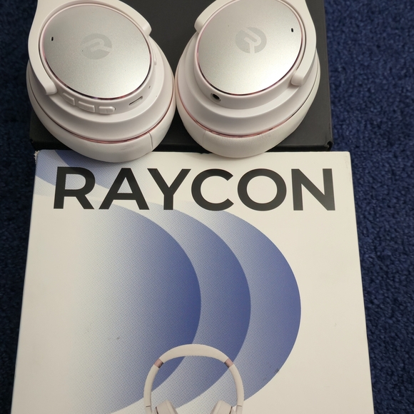 Raycon Over-Ear Headphones - Picture 1 of 2